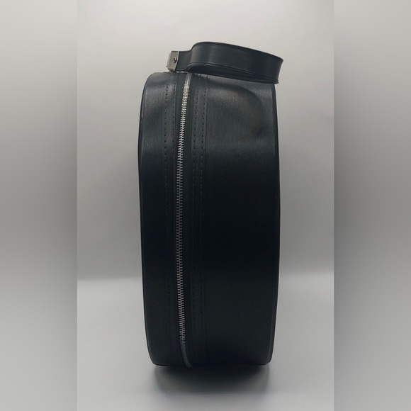 Sleek Vintage Round Zippered Cosmetic Travel Case - Picture 3 of 16